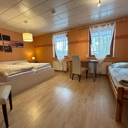 Eva Mit Blick Ins Gruene Apartman Bachhagel